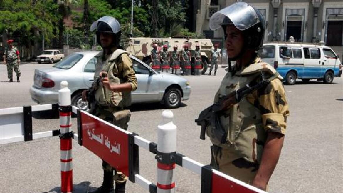 Ένας νεκρός σε επίθεση αγνώστων σε εστιατόριο κοντά στο Κάιρο